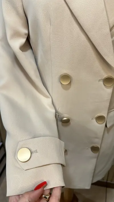 blazer-c-botoes-dourados