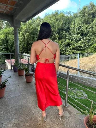 vestido-acetinado-sem-costas
