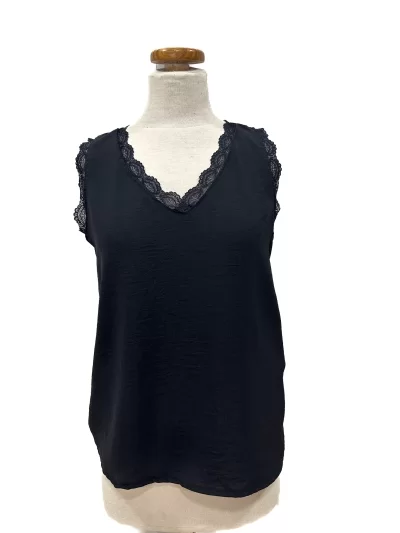 blusa-basica-com-folho-renda