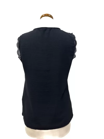 blusa-basica-com-folho-renda