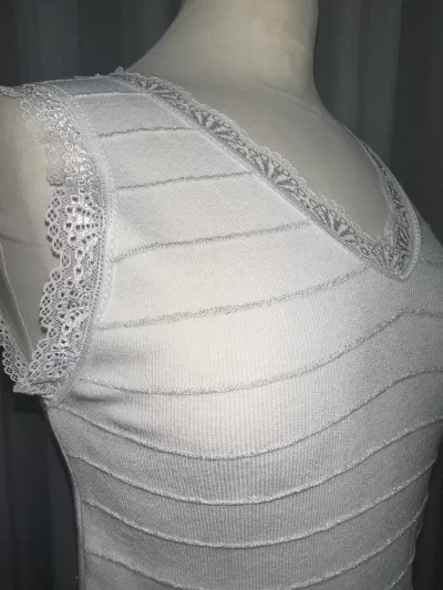 top-de-malha-branco-c-renda-prata