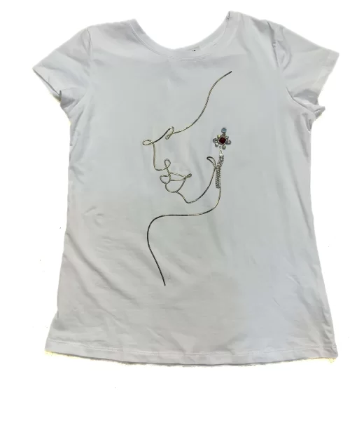 t-shirt-branca-com-brilhantes