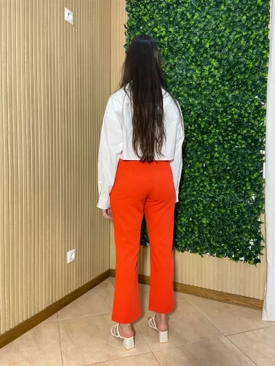 calca-subida-com-botons-laranja