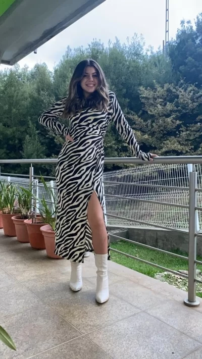vestido-c-abertura-lado-estampado-zebra-cru-prt