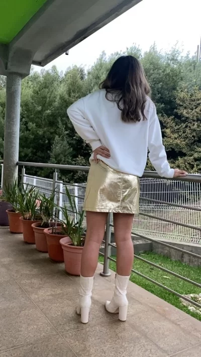 mini-saia-de-napa-dourada